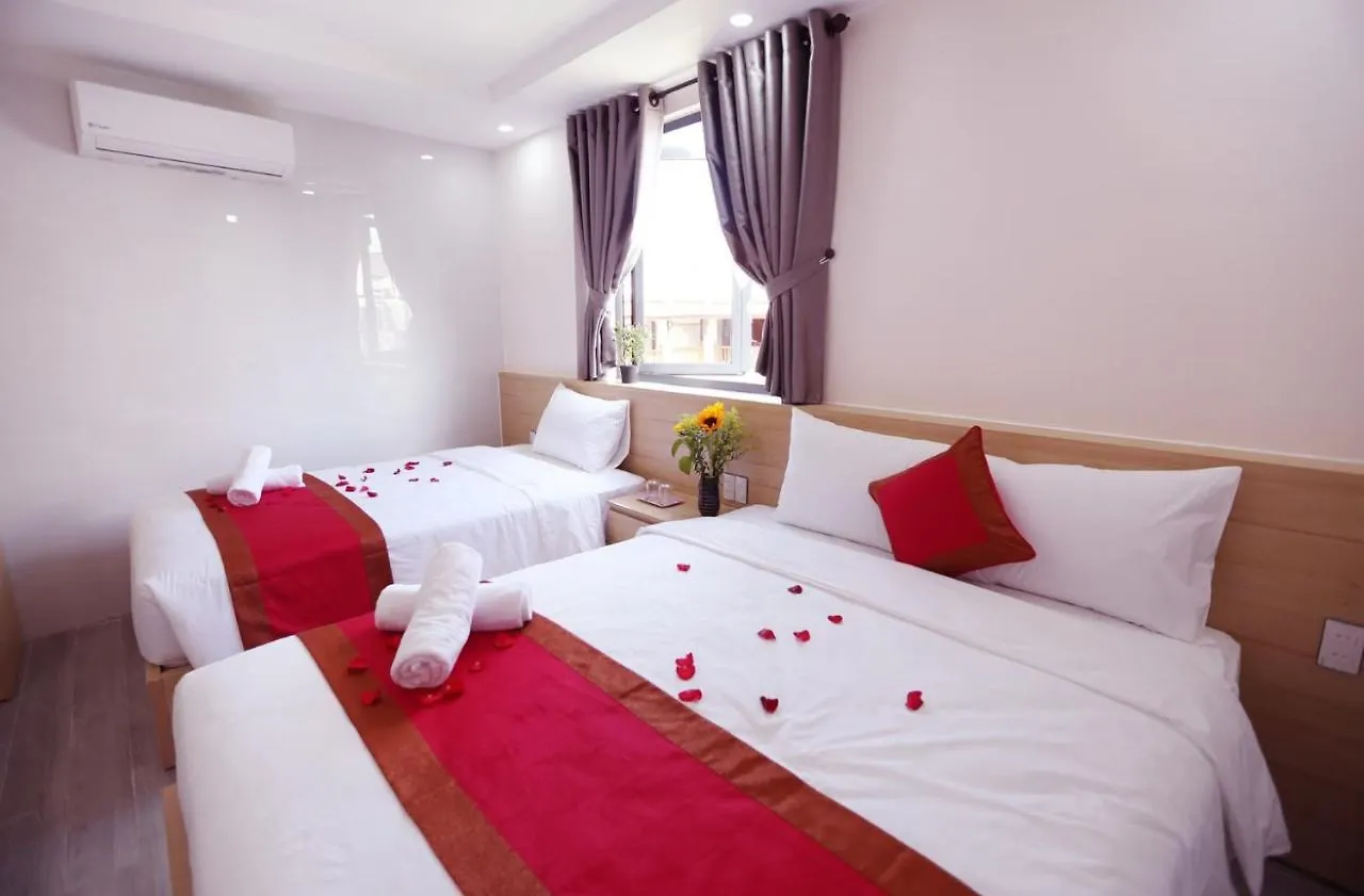 Song Thien Homestay Хойан 0*,